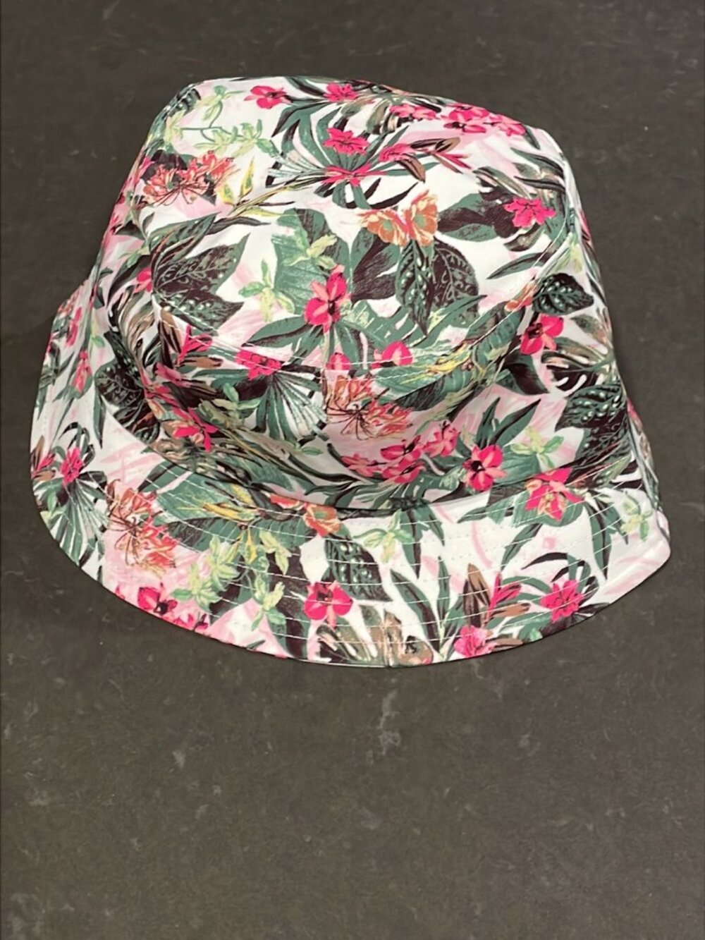 Victoria’s Secret Bucket Hat White with Pink Flowers and Green Leaves NWT